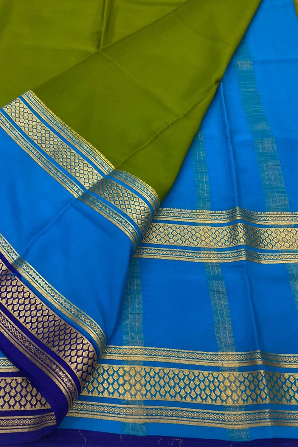 Green Handloom Pure Crepe Silk Saree - Elegant & Eco-Friendly - Luxurion World