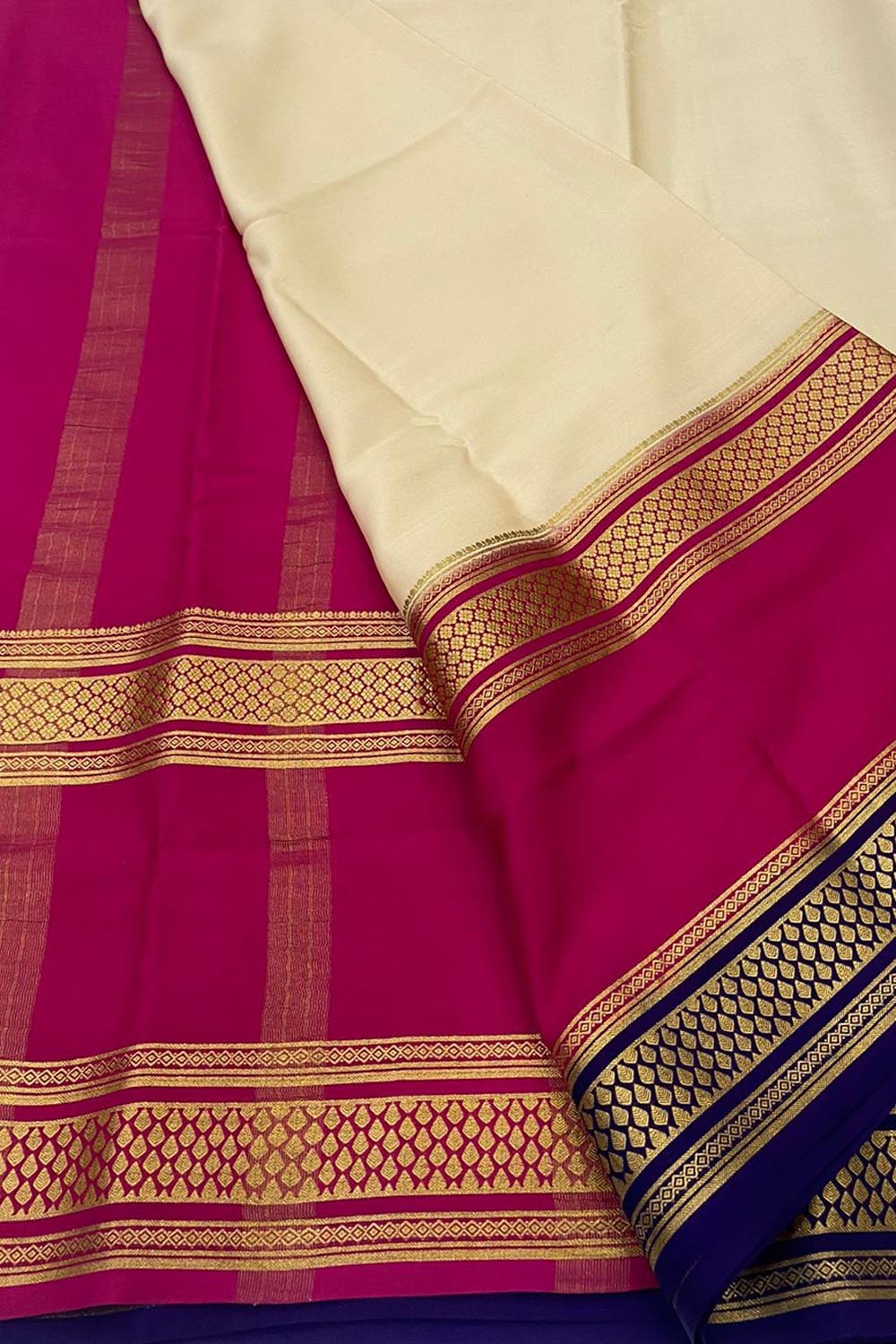 Chic Off White Handloom Crepe Silk Saree - Luxurion World