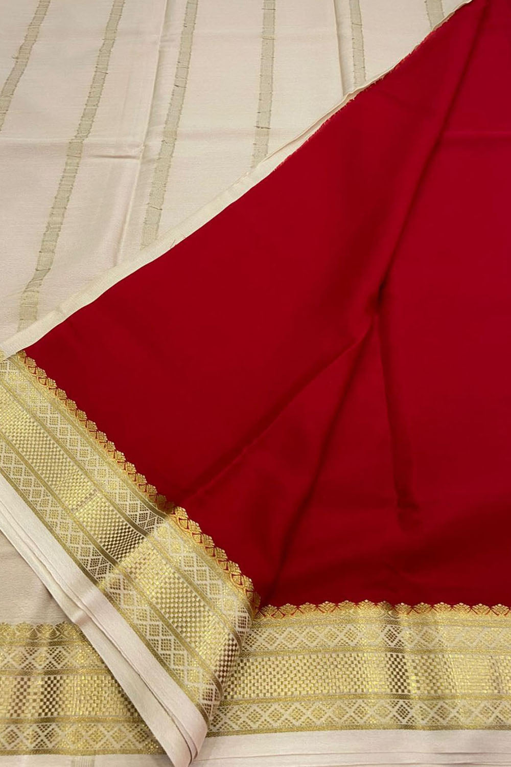 Red Handloom Mysore Pure Crepe Silk Saree - Luxurion World