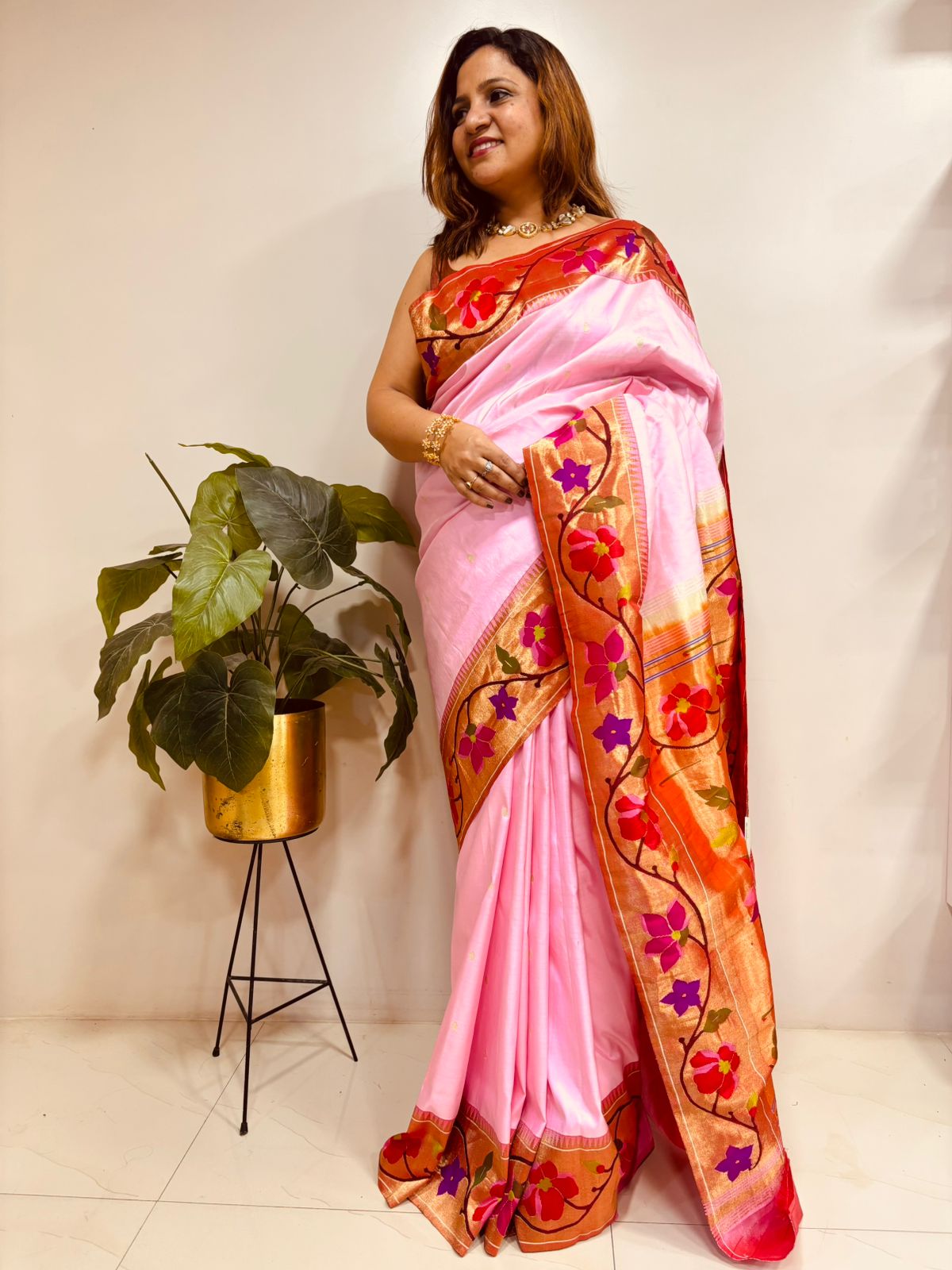 IS1P1PR526042401 Pink Paithani Handloom Flower Design Pure Silk Saree - Luxurion World