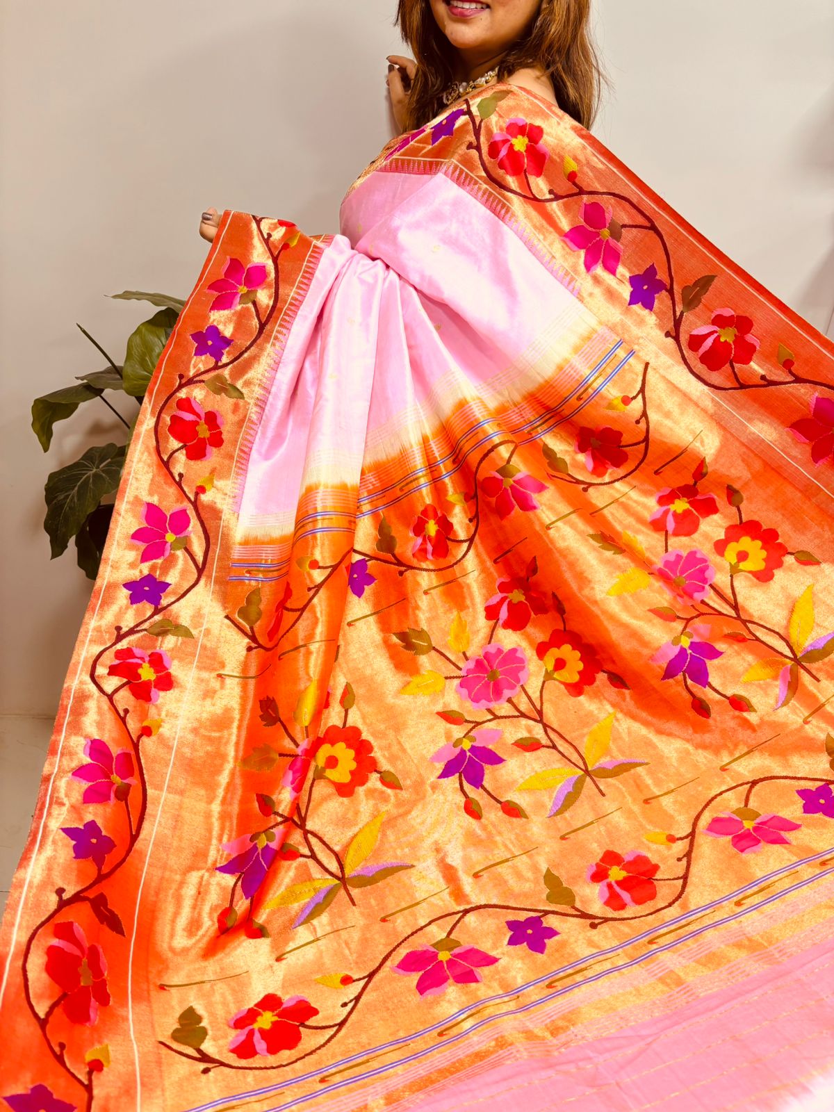 IS1P1PR526042401 Pink Paithani Handloom Flower Design Pure Silk Saree - Luxurion World