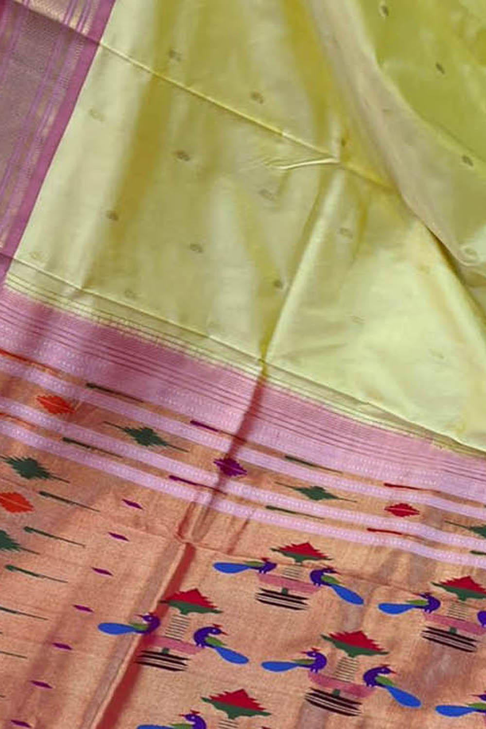 Pure Silk Yellow Handloom Paithani Saree with Maharani Pallu - Luxurion World