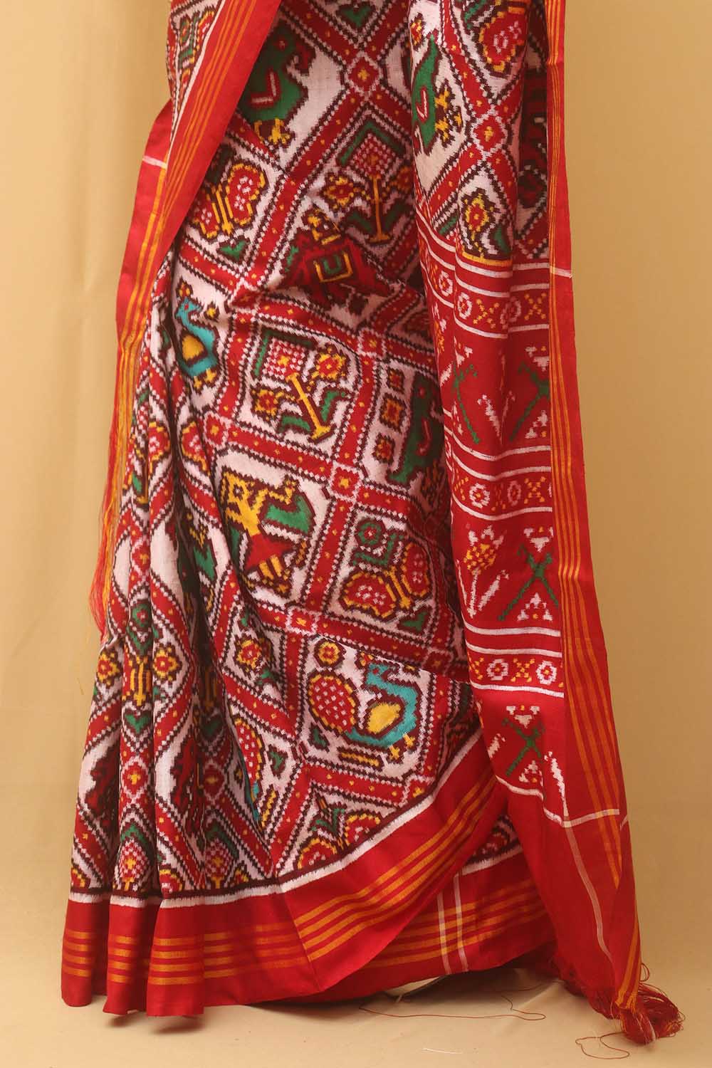 Off White Handloom Double Ikat Patan Patola Pure Silk Saree - Luxurion World