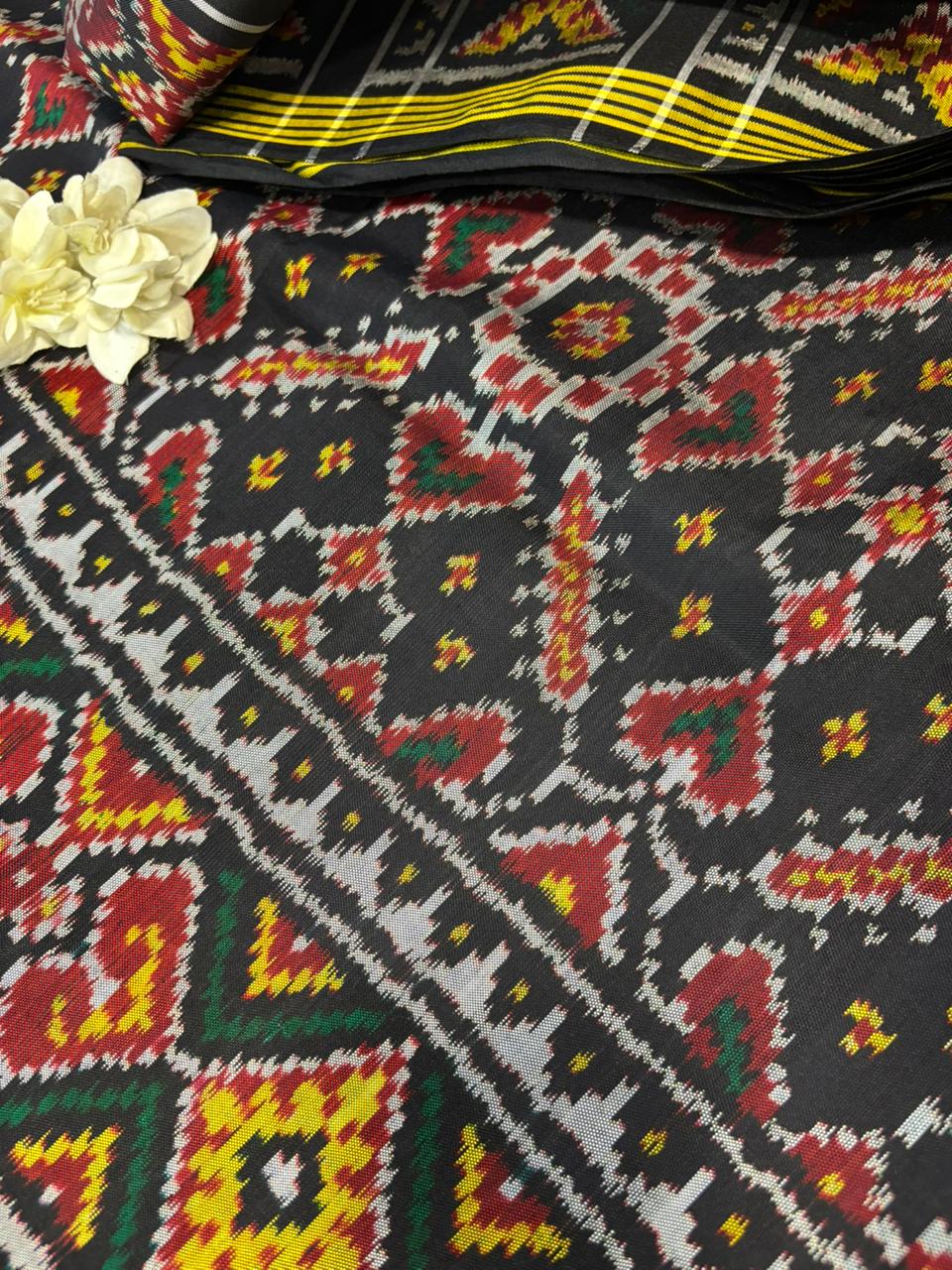 Exquisite Black Semi Patan Patola Handloom Pure Silk Saree - Luxurion World