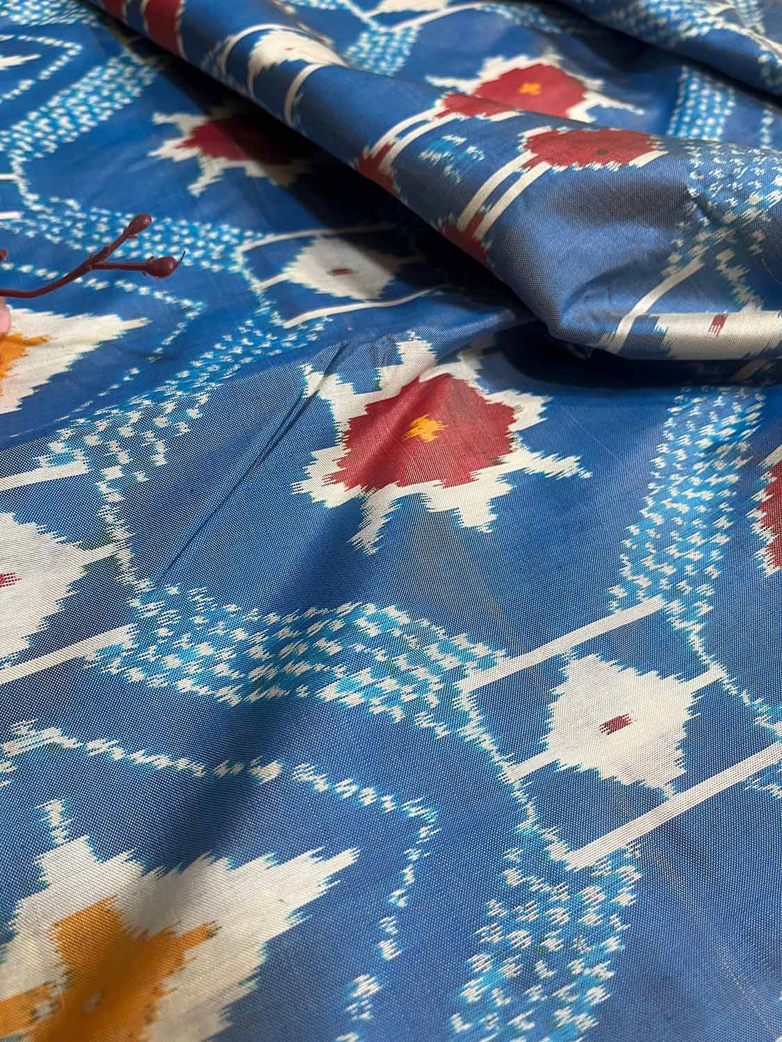 Exquisite Blue Handloom Pochampally Single Ikat Pure Silk Saree - Luxurion World
