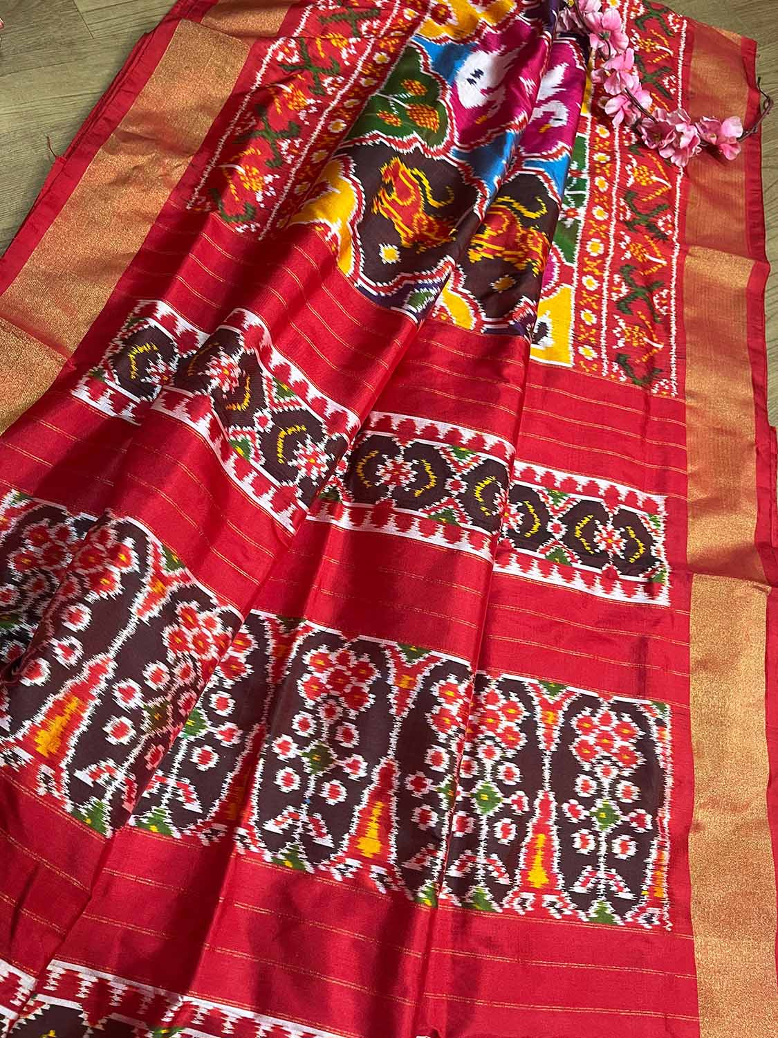 Stunning Multicolor Handloom Pochampally Single Ikat Pure Silk Saree - Luxurion World