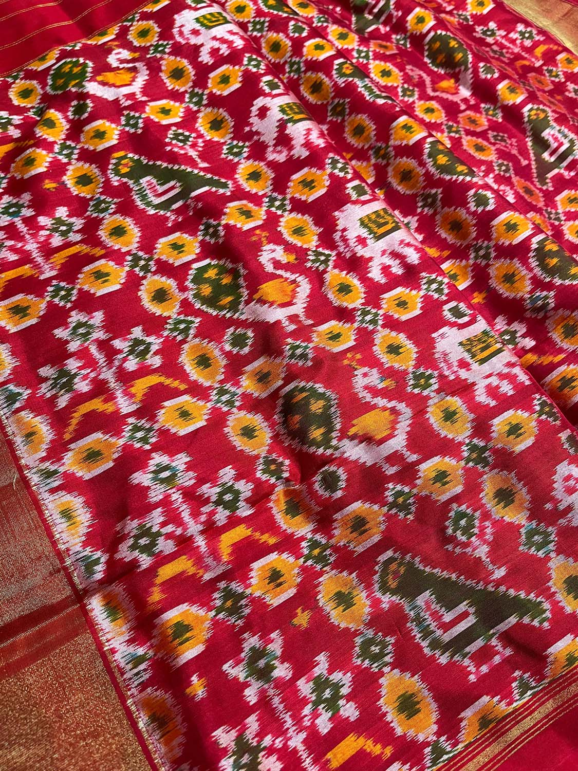 Off White Handloom Pochampally Single Ikat Pure Silk Saree - Luxurion World