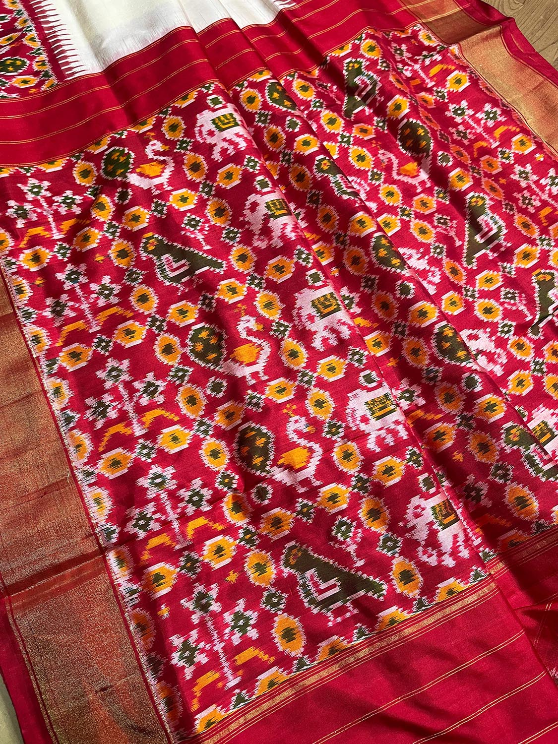 Off White Handloom Pochampally Single Ikat Pure Silk Saree - Luxurion World