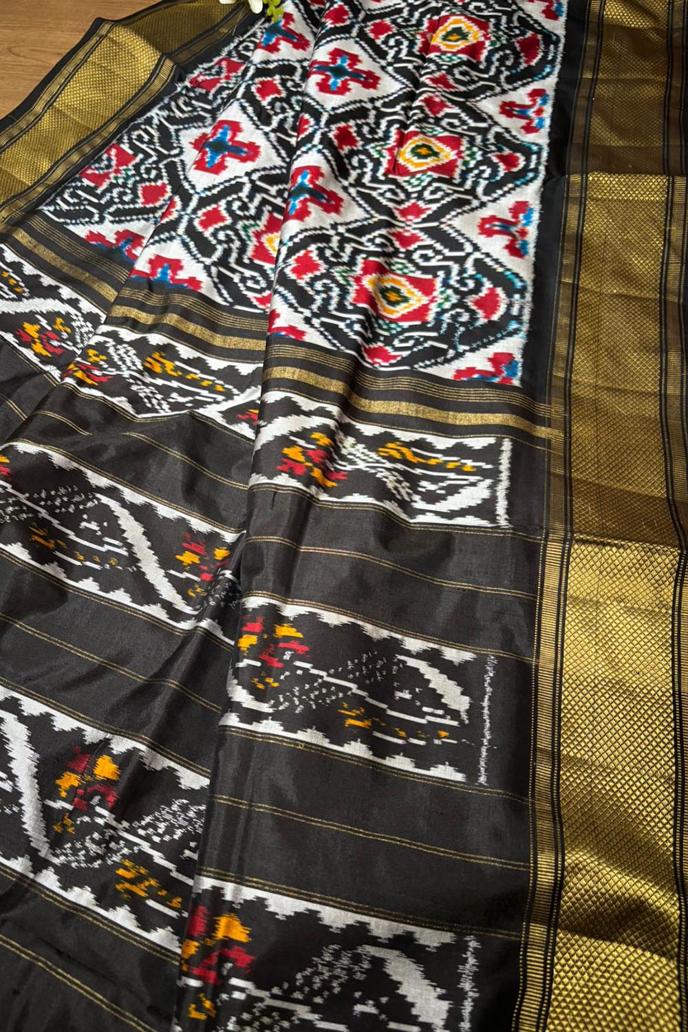 Black Handloom Pochampally Single Ikat Pure Silk Saree - Luxurion World