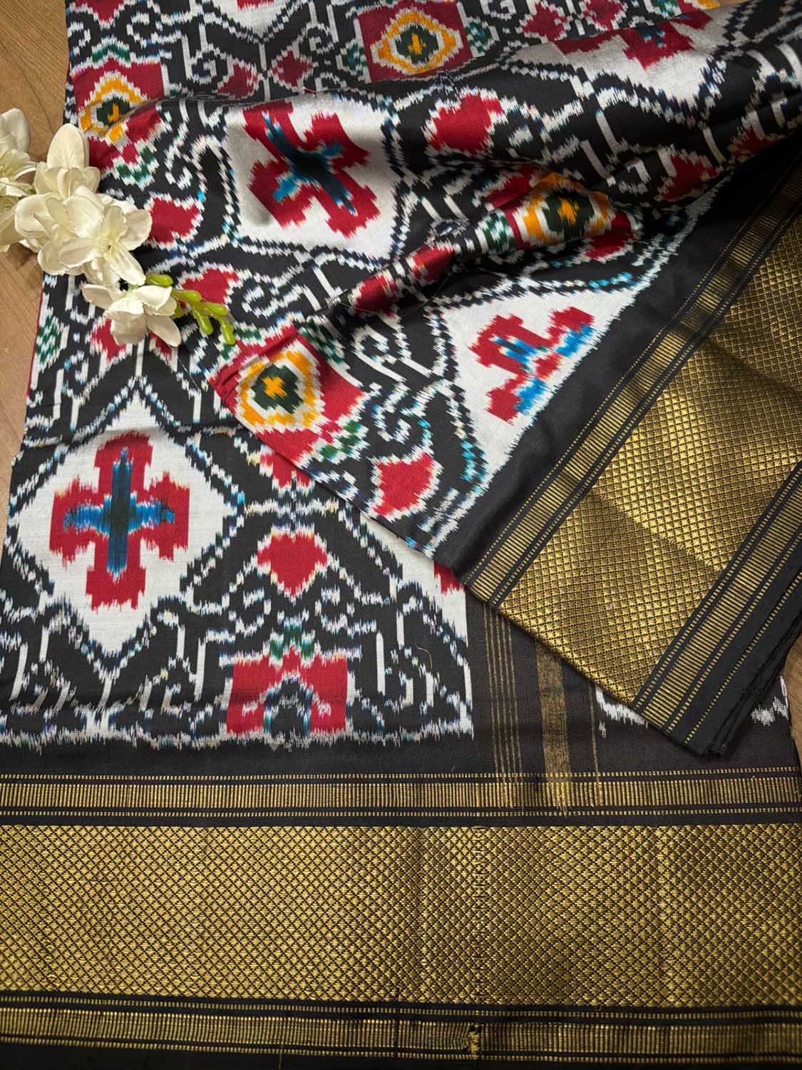 Black Handloom Pochampally Single Ikat Pure Silk Saree - Luxurion World