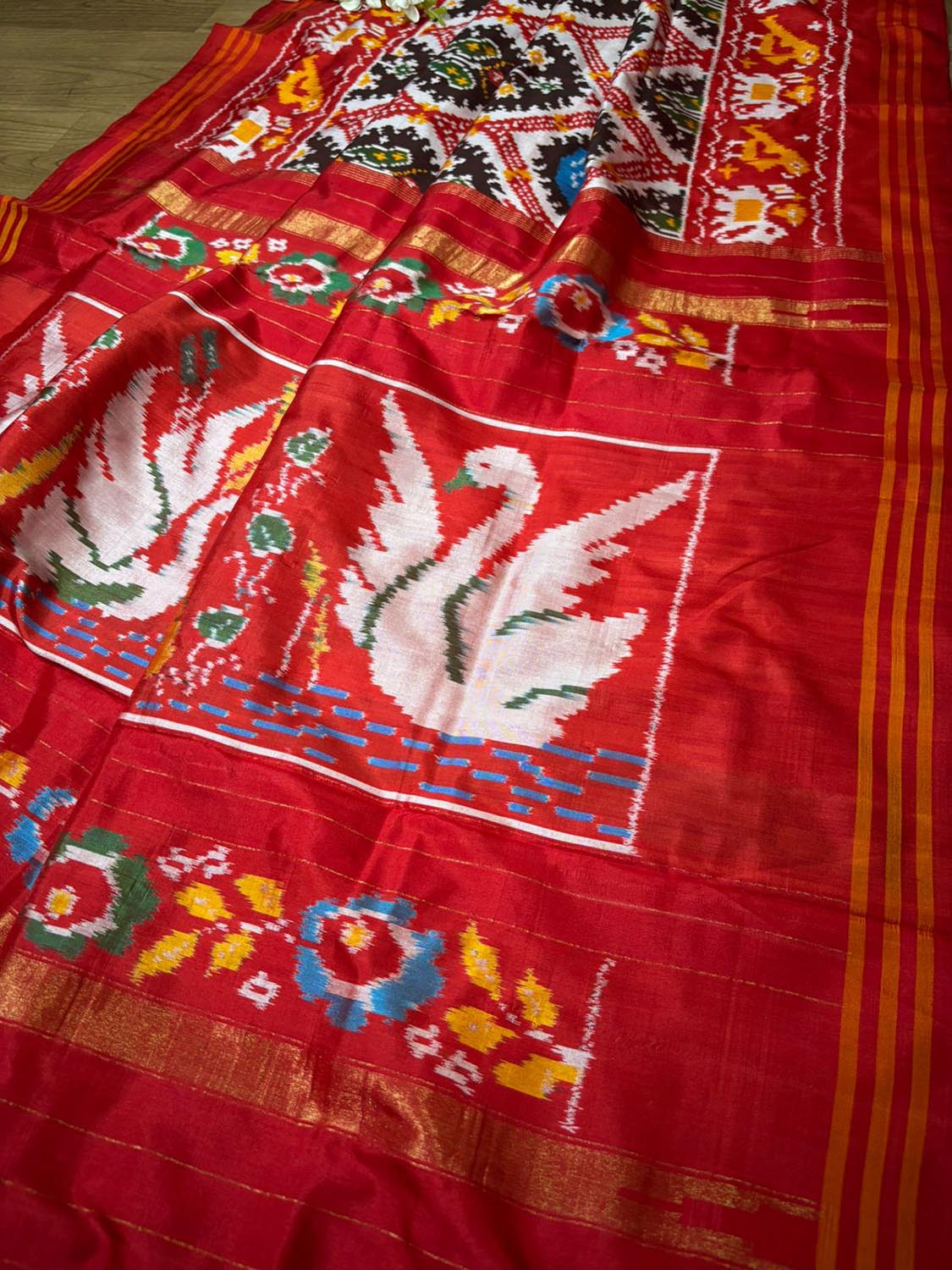 Stunning Multicolor Handloom Pochampally Single Ikat Pure Silk Saree - Luxurion World