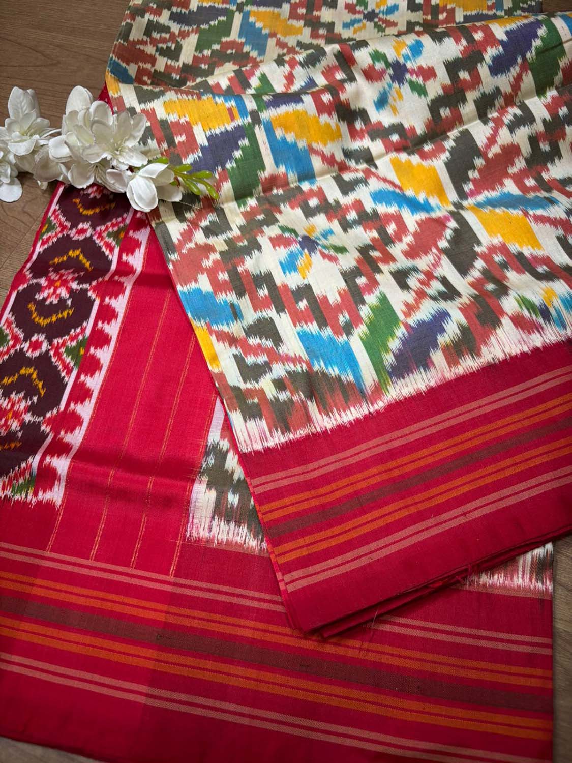 Stunning Multicolor Handloom Pochampally Single Ikat Pure Silk Saree - Luxurion World