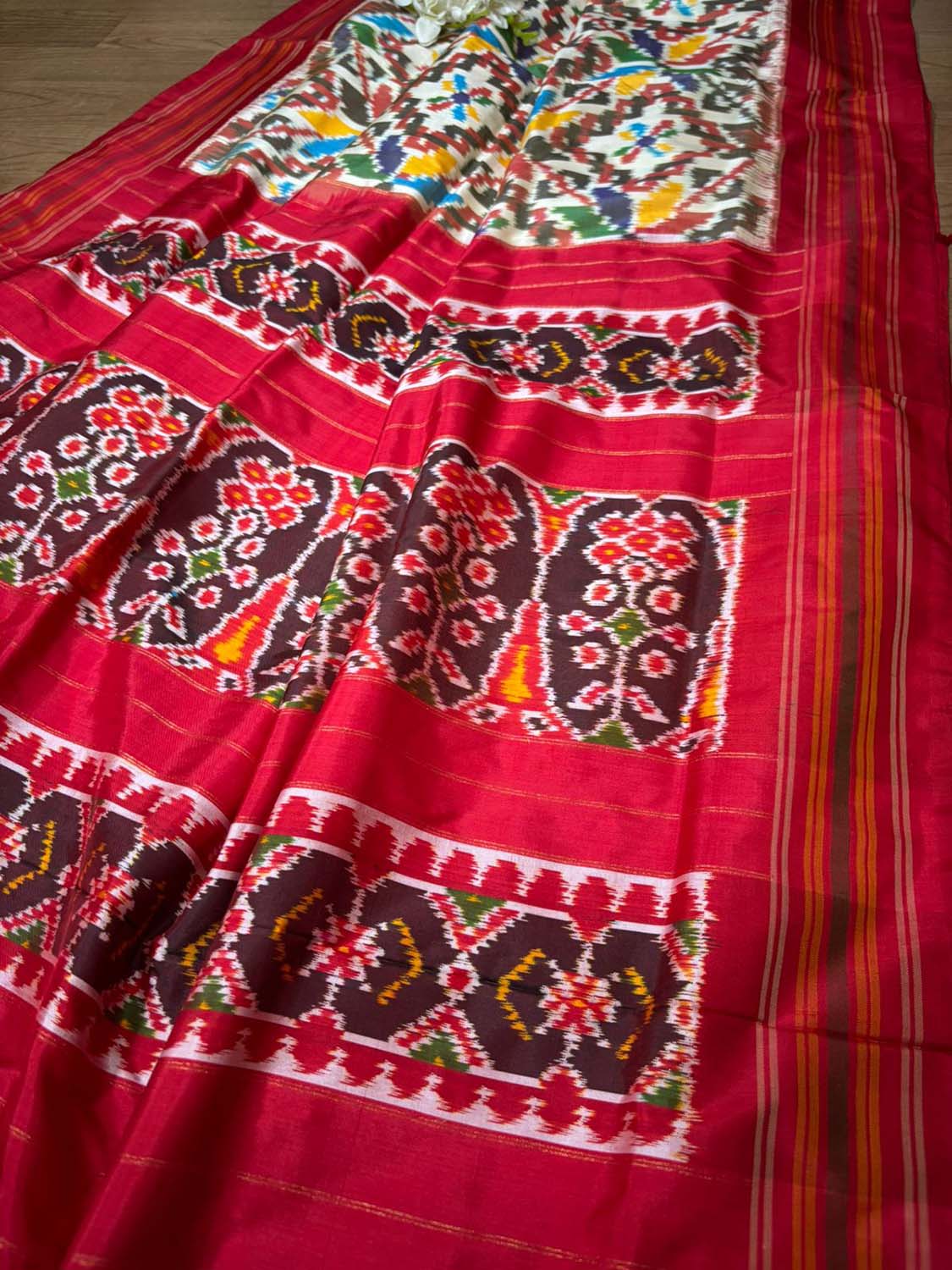 Stunning Multicolor Handloom Pochampally Single Ikat Pure Silk Saree - Luxurion World