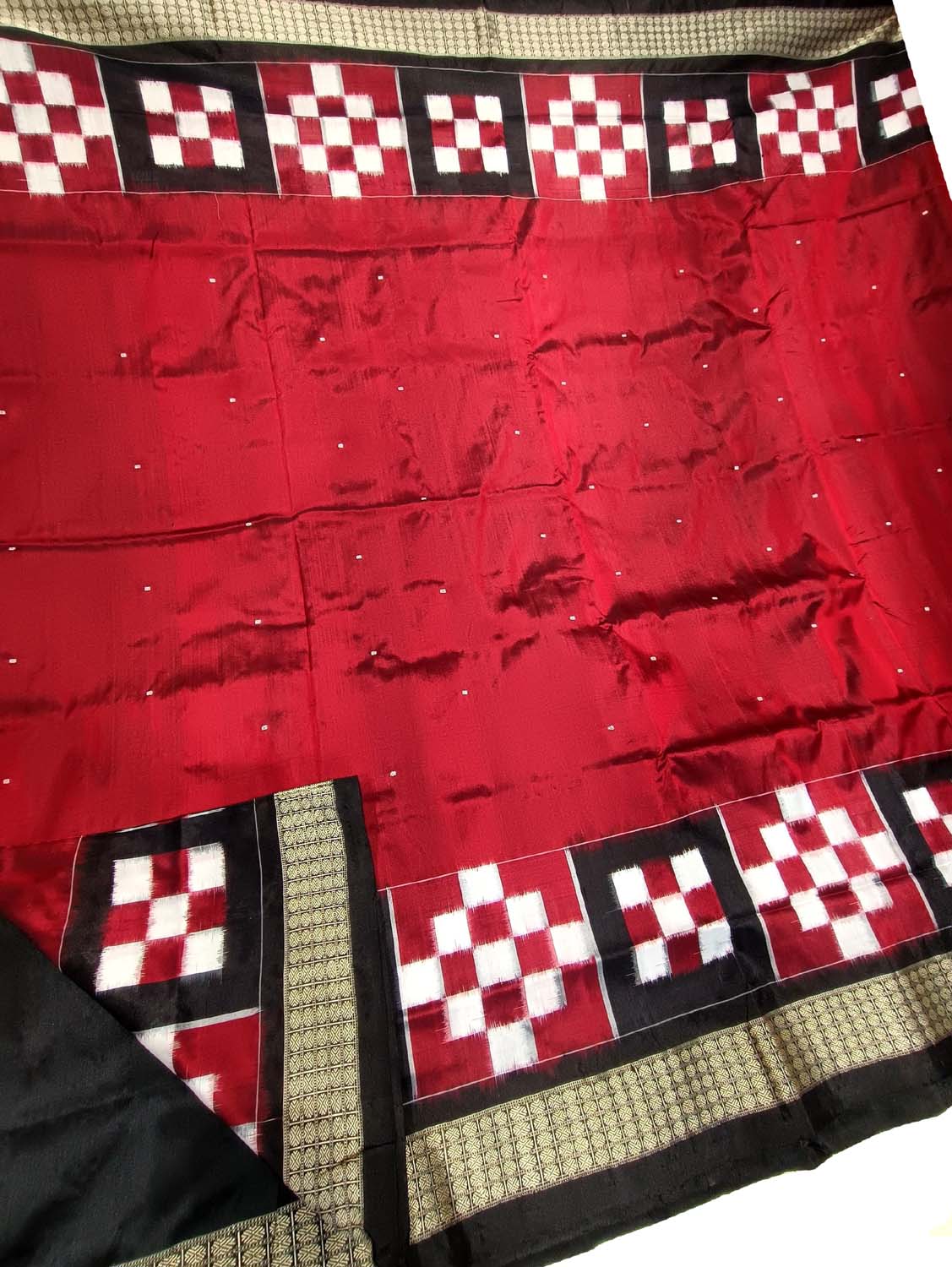 Exquisite Red Sambalpuri Ikat Handloom Silk Saree: A Timeless Elegance - Luxurion World