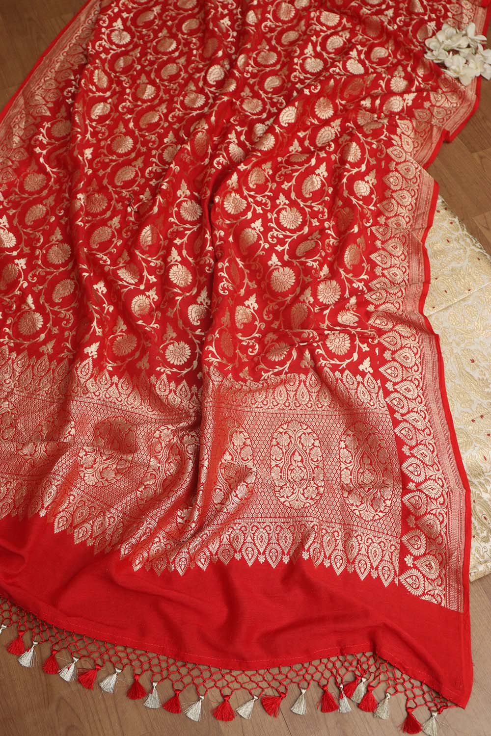 White Banarasi Kimkhwab Silk Suit With Red Banarasi Handloom Pure Georgette Dupatta - Luxurion World