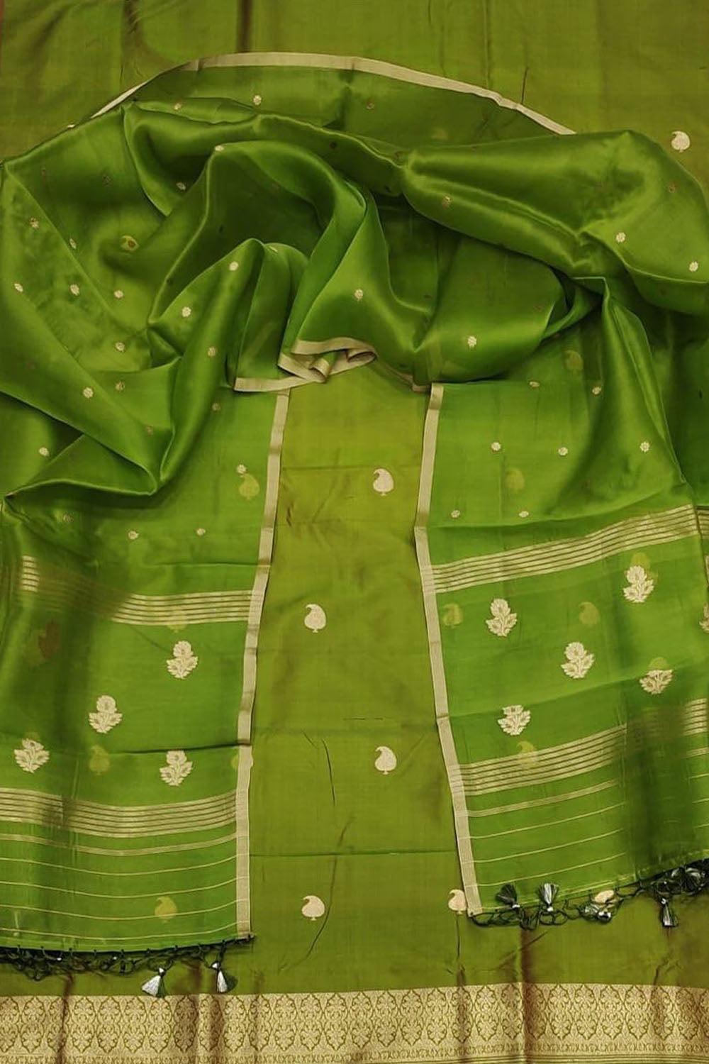 Green Banarasi Pure Katan Silk Kadwa Handloom Suit - Luxurion World