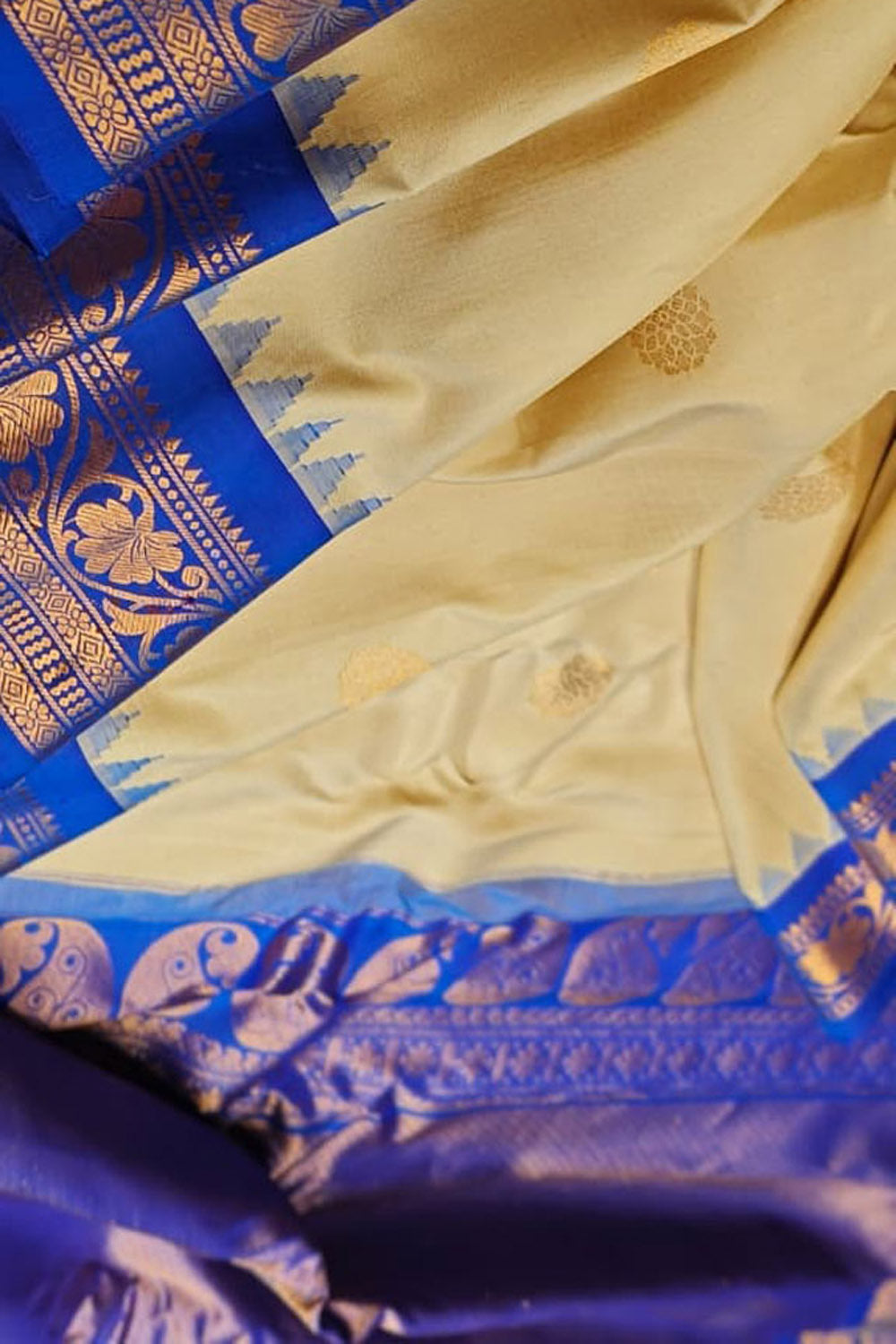 Pastel Gadwal Pure Silk Handloom Saree Elegant Ethnic Wear