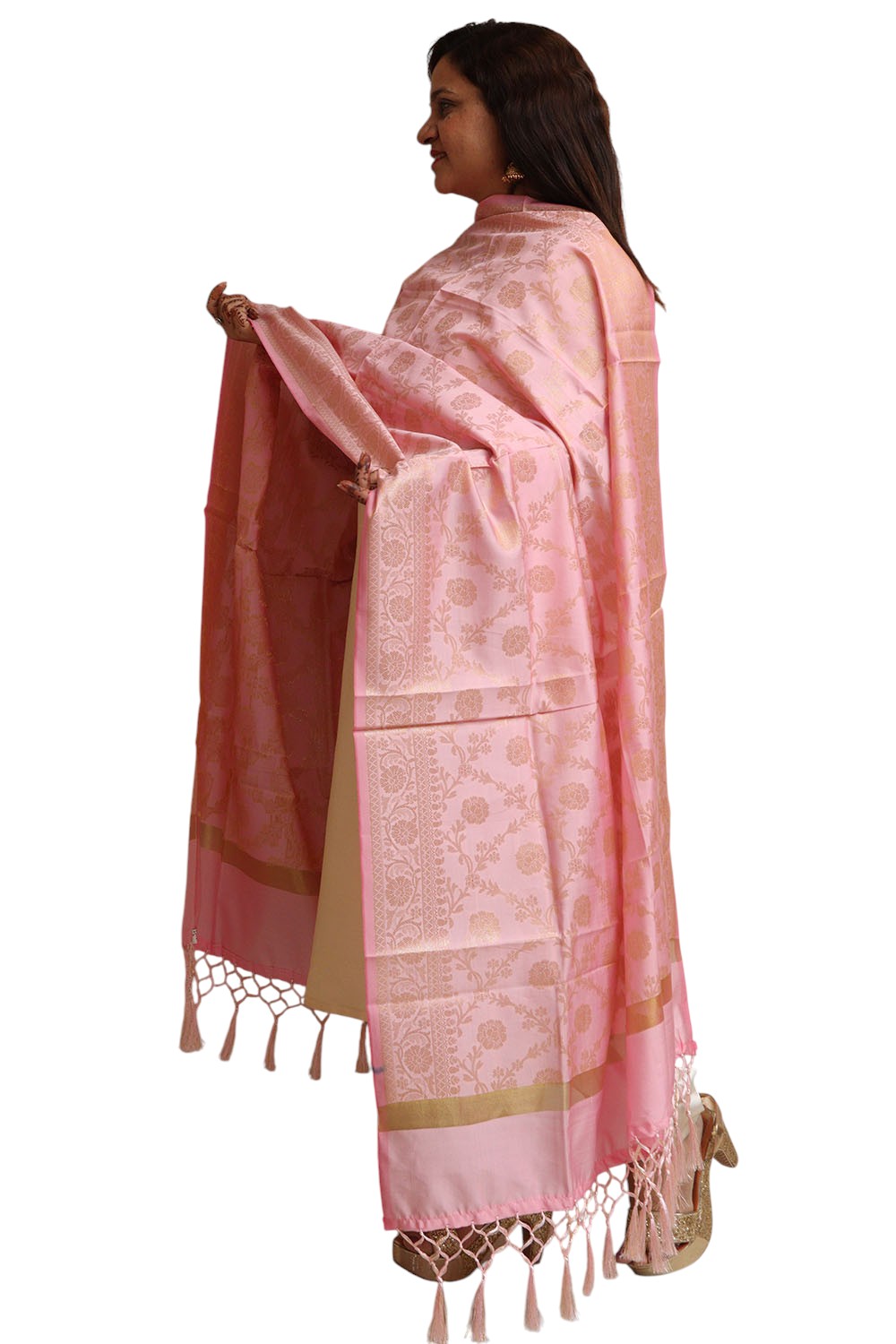 Pretty in Pink: Banarasi Silk Dupatta - with a beautifully handcrafted matching tassel - Luxurion World