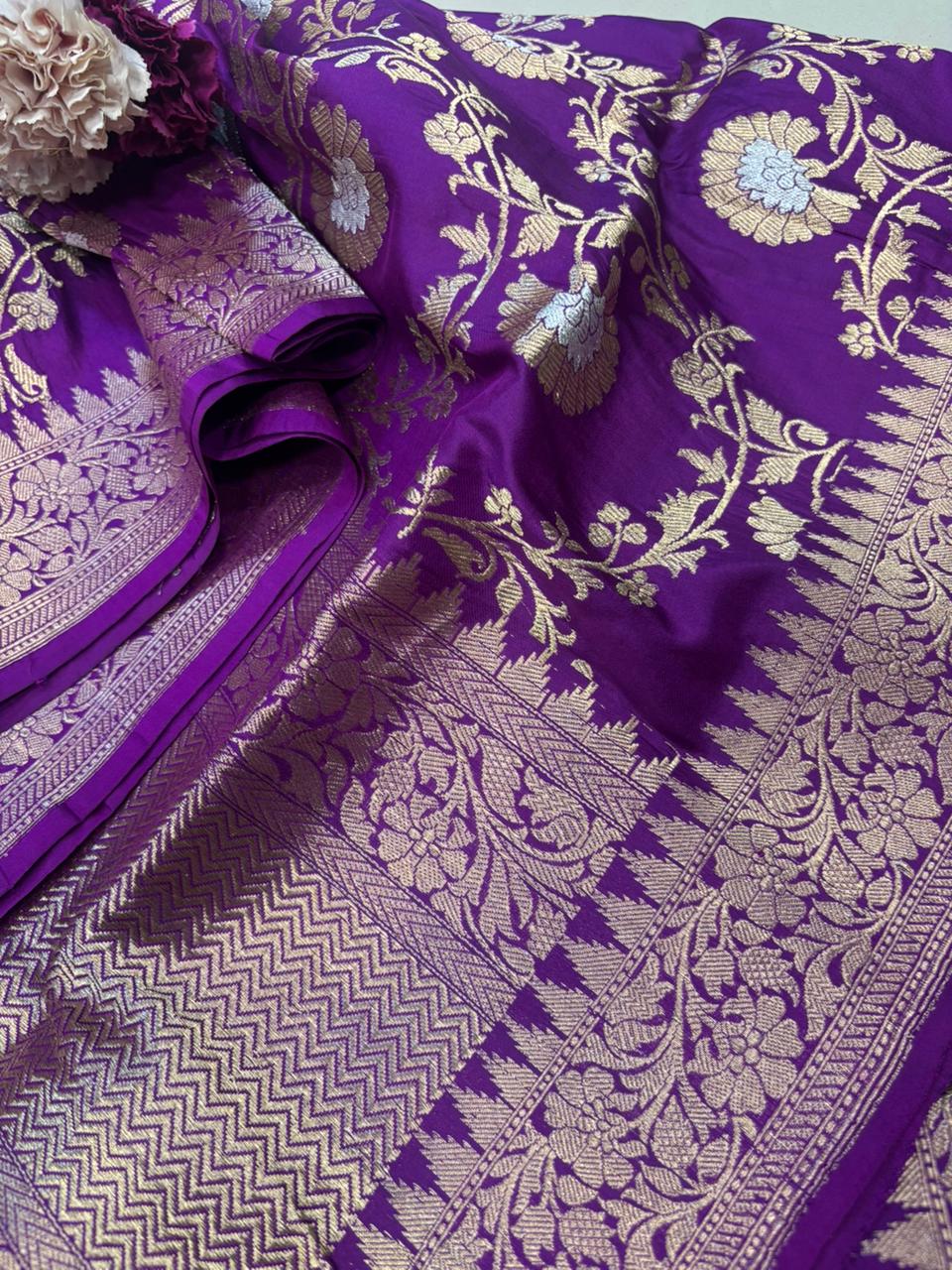 Exquisite Purple Handloom Banarasi Pure Katan Silk Flower Design Sona Roopa Dupatta - Luxurion World