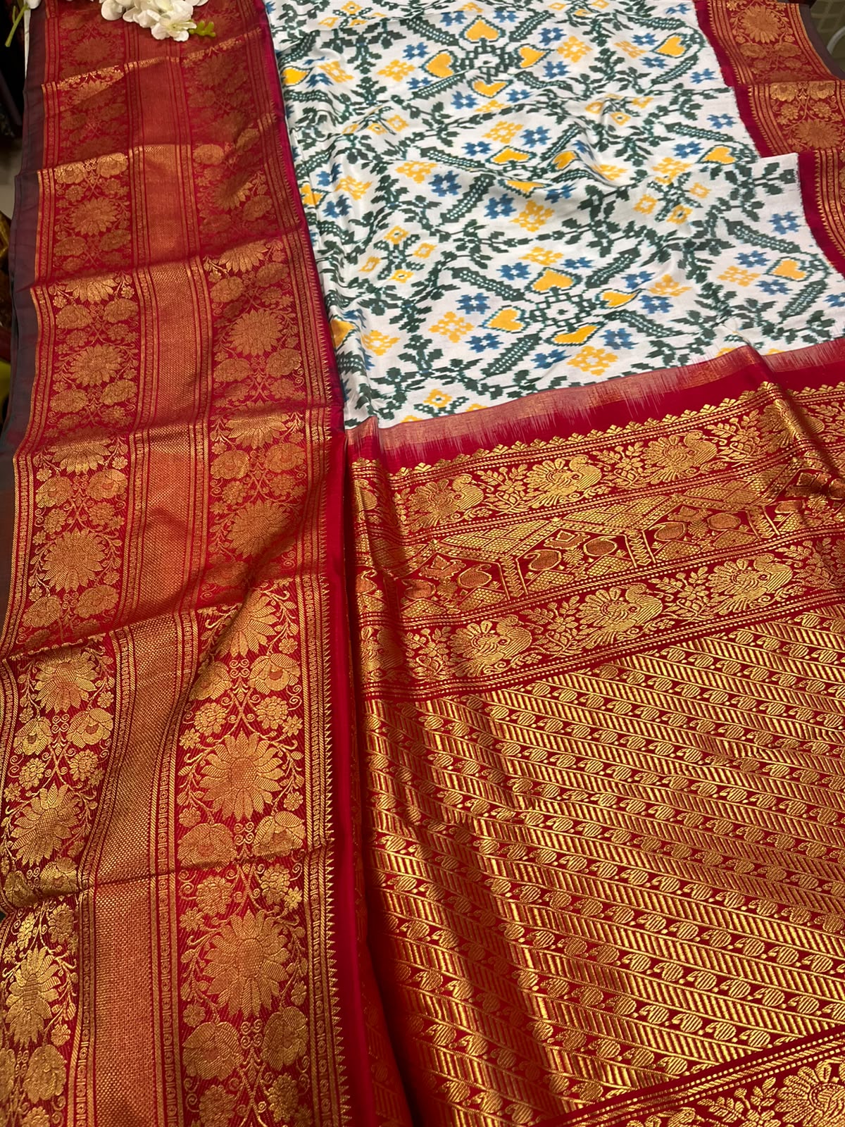 White Ikat Pure Silk Saree Handloom Woven Kanjeevaram Border PS1I1RE126100701