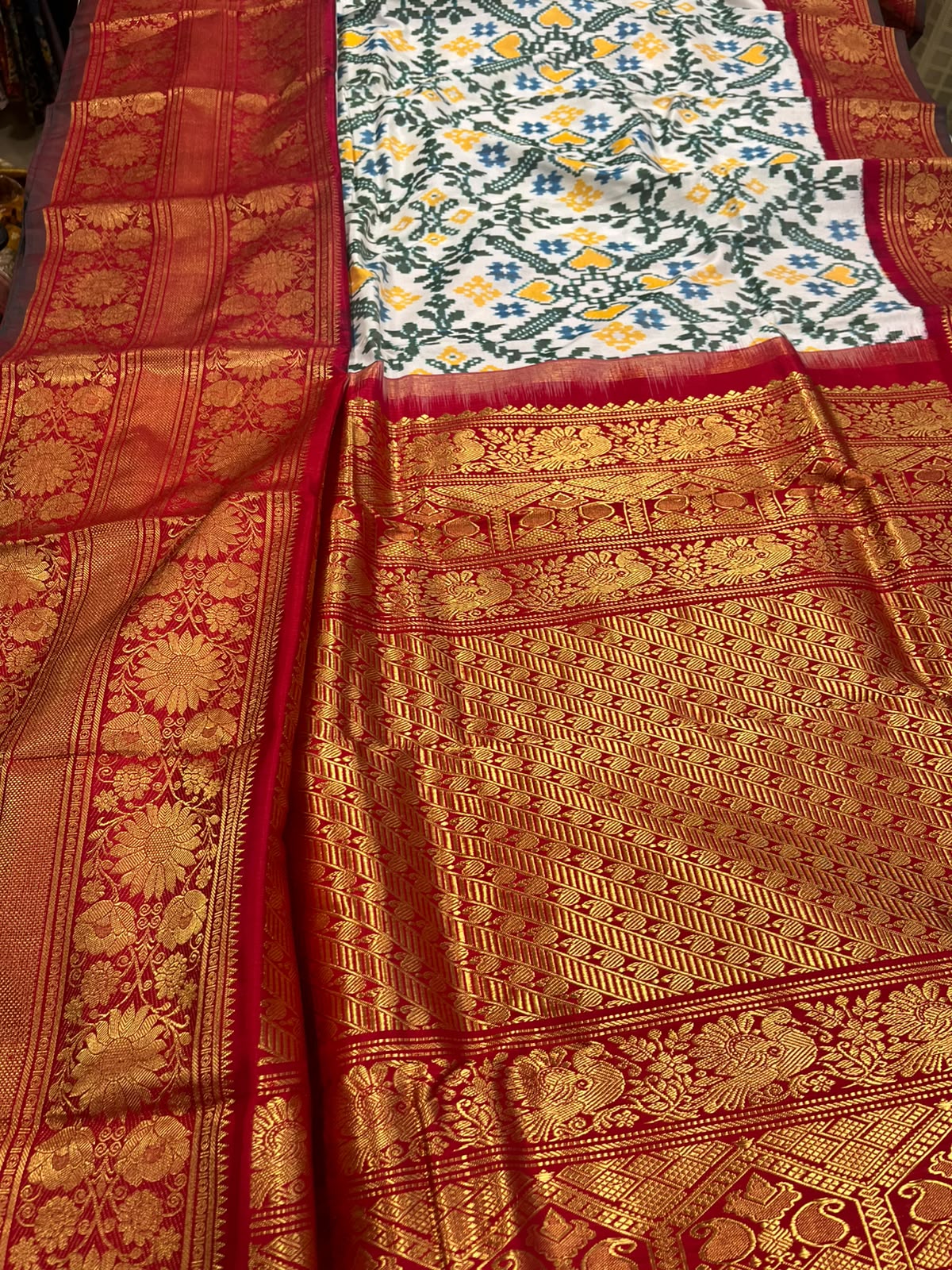 White Ikat Pure Silk Saree Handloom Woven Kanjeevaram Border PS1I1RE126100701