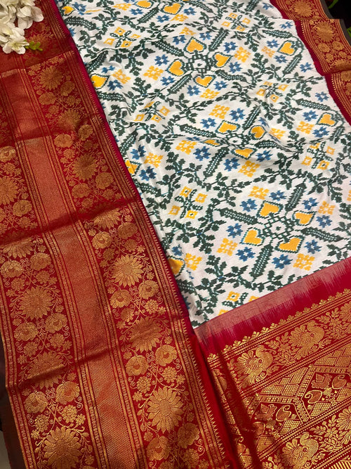 White Ikat Pure Silk Saree Handloom Woven Kanjeevaram Border PS1I1RE126100701