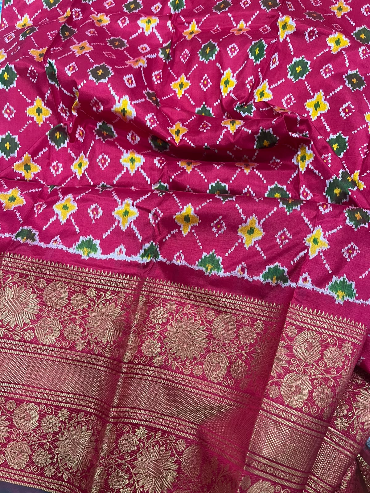 White Ikat Pure Silk Saree Handloom Woven Kanjeevaram Border PS1I1RE126100701