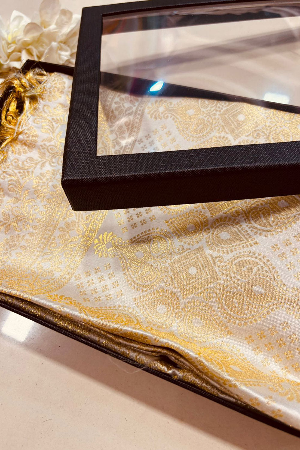 Premium White Banarasi Silk Fashion Stole Gift Box Stylish Wrap for Festive | College | Casual | Night Parties - Luxurion World
