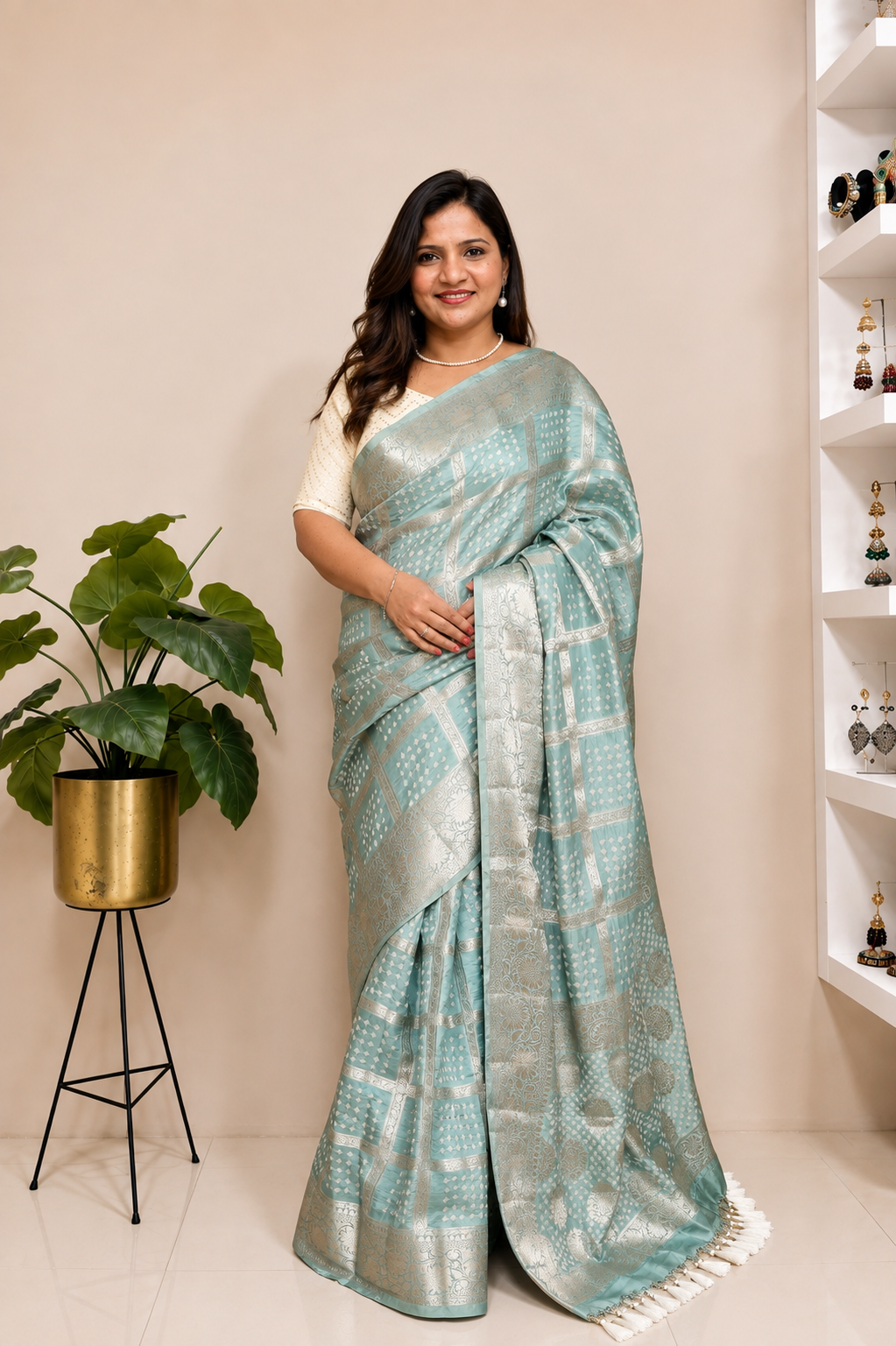 Elegant Grey Banarasi Bandhani Pure Chiniya Silk Saree