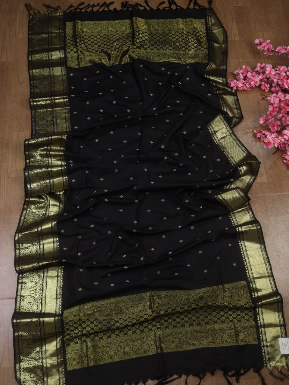 Black Handloom Kanjeevaram Pure Silk Dupatta - Luxurion World
