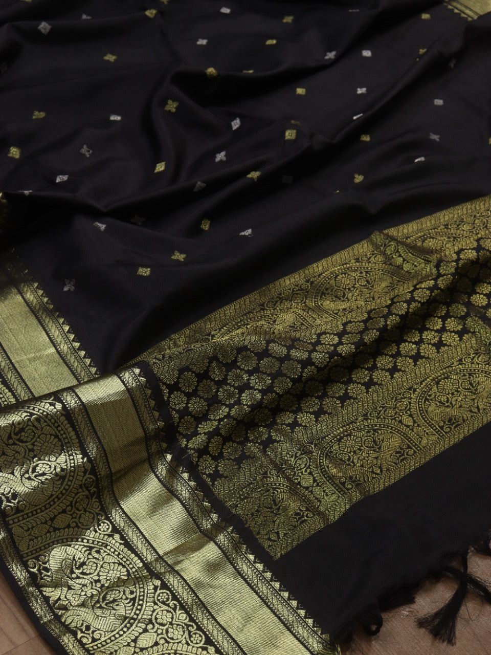 Black Handloom Kanjeevaram Pure Silk Dupatta - Luxurion World