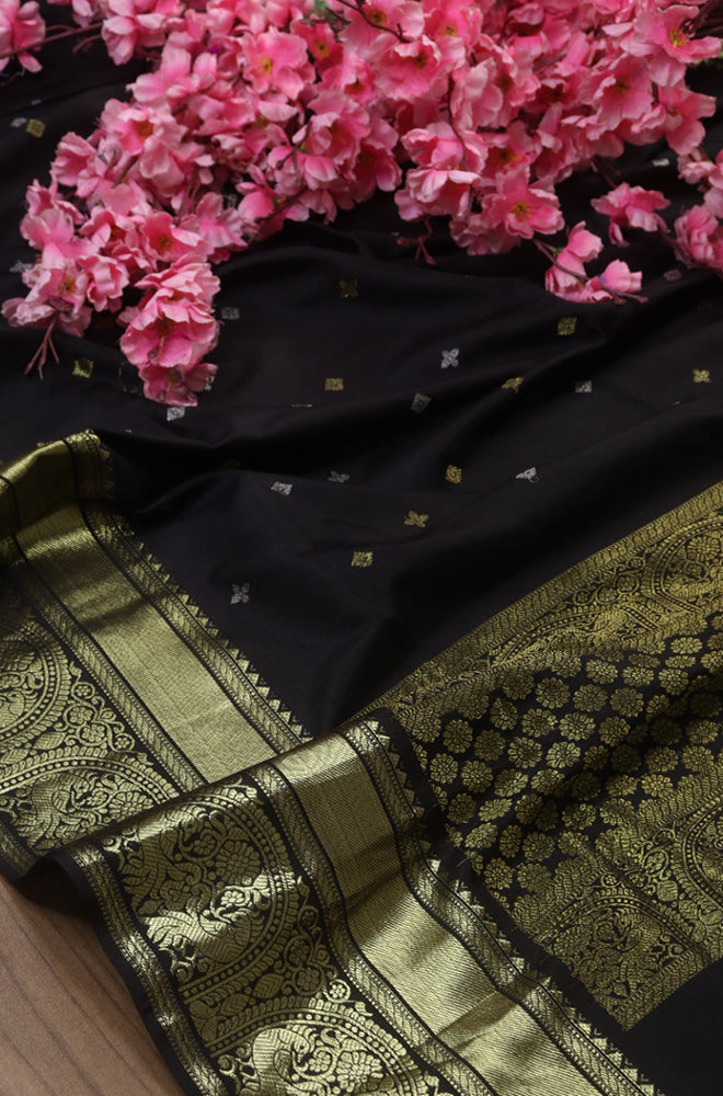Black Handloom Kanjeevaram Pure Silk Dupatta - Luxurion World