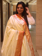 Off White Handloom Banarasi Pure Katan Silk Dupatta - Luxurion World