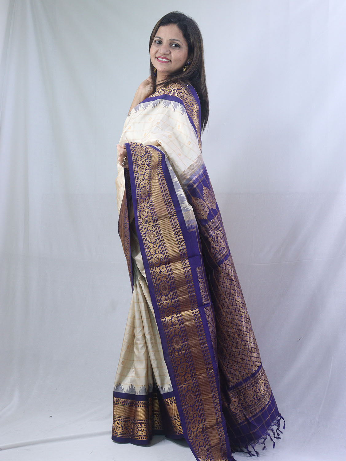 Exquisite Pastel Gadwal Handloom Silk Saree - Pure Elegance - Luxurion World
