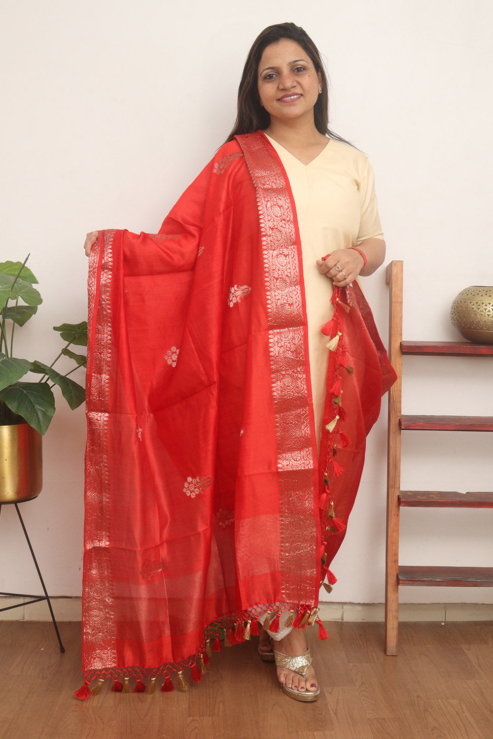 Red Handloom Banarasi Chiniya Silk Boota Design Dupatta - Luxurion World
