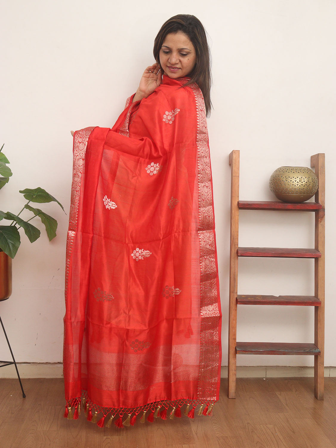 Red Handloom Banarasi Chiniya Silk Boota Design Dupatta - Luxurion World