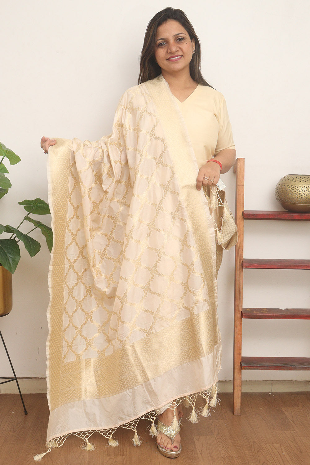 Off White Banarasi Silk Dupatta - Luxurion World