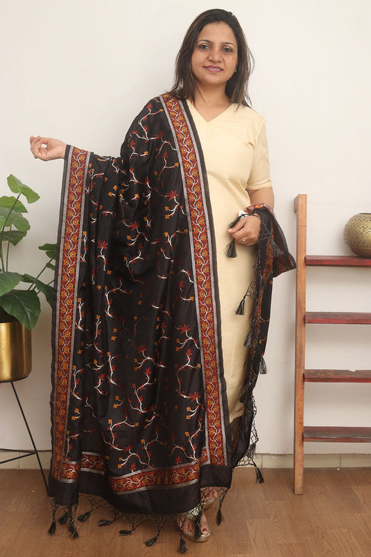 Black Banarasi Silk Dupatta - Luxurion World