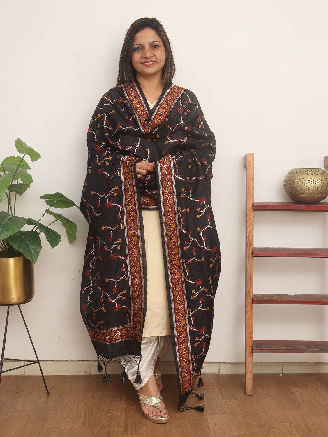 Black Banarasi Silk Dupatta - Luxurion World