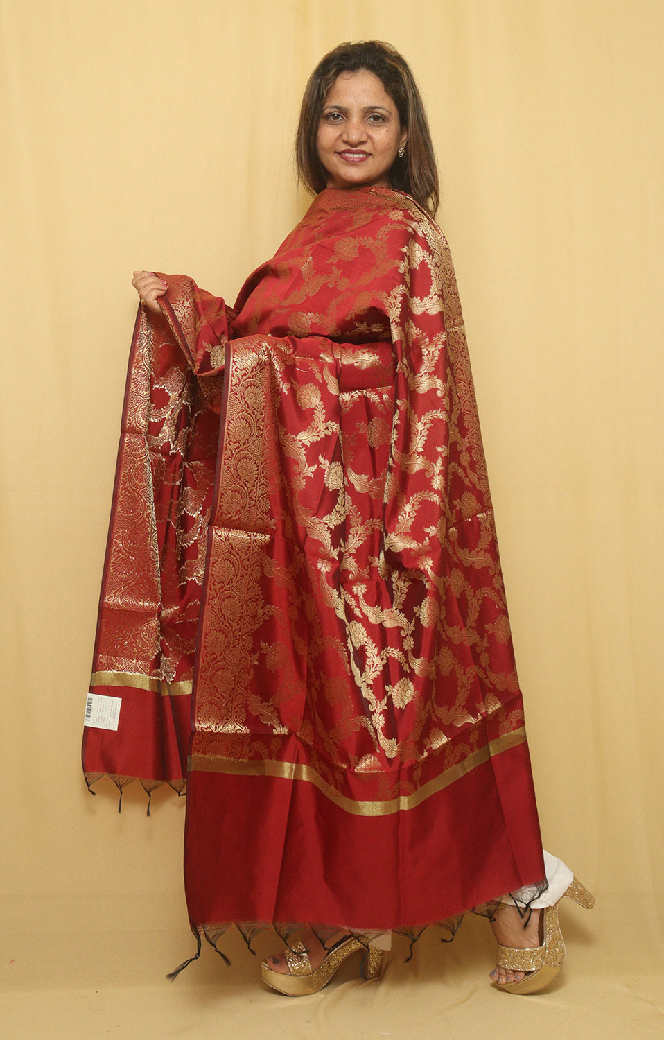 Get an Elegant Ethnic Look with Stylish Maroon Banarasi Silk Dupatta - Luxurion World