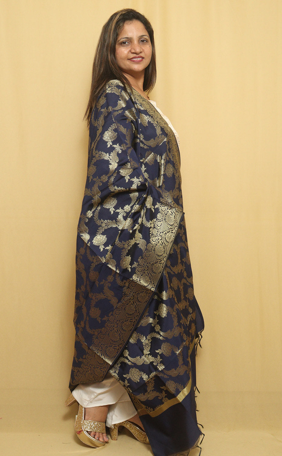 Stunning Blue Banarasi Silk Dupatta: Versatile Elegance - Luxurion World