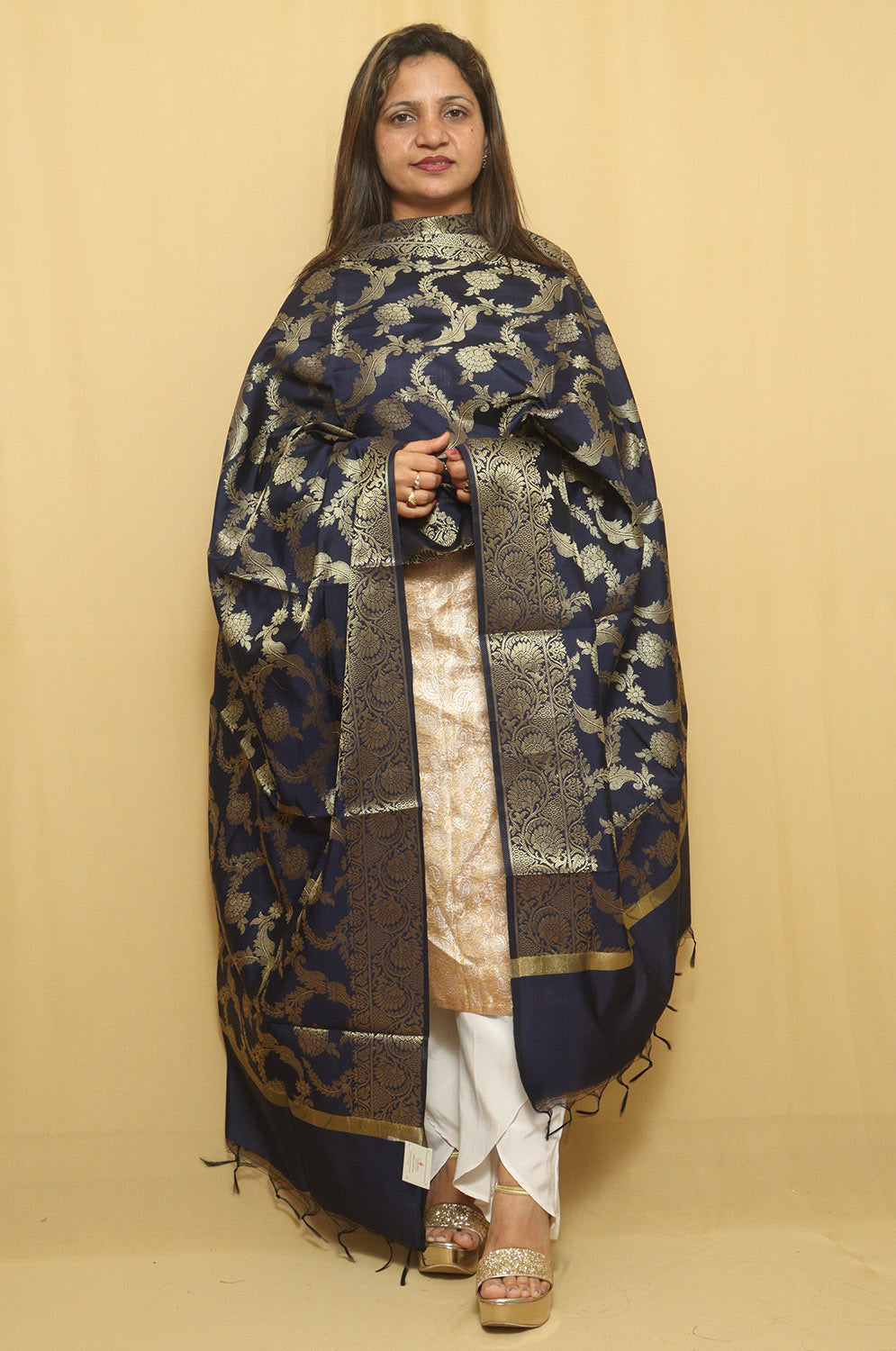 Stunning Blue Banarasi Silk Dupatta: Versatile Elegance - Luxurion World