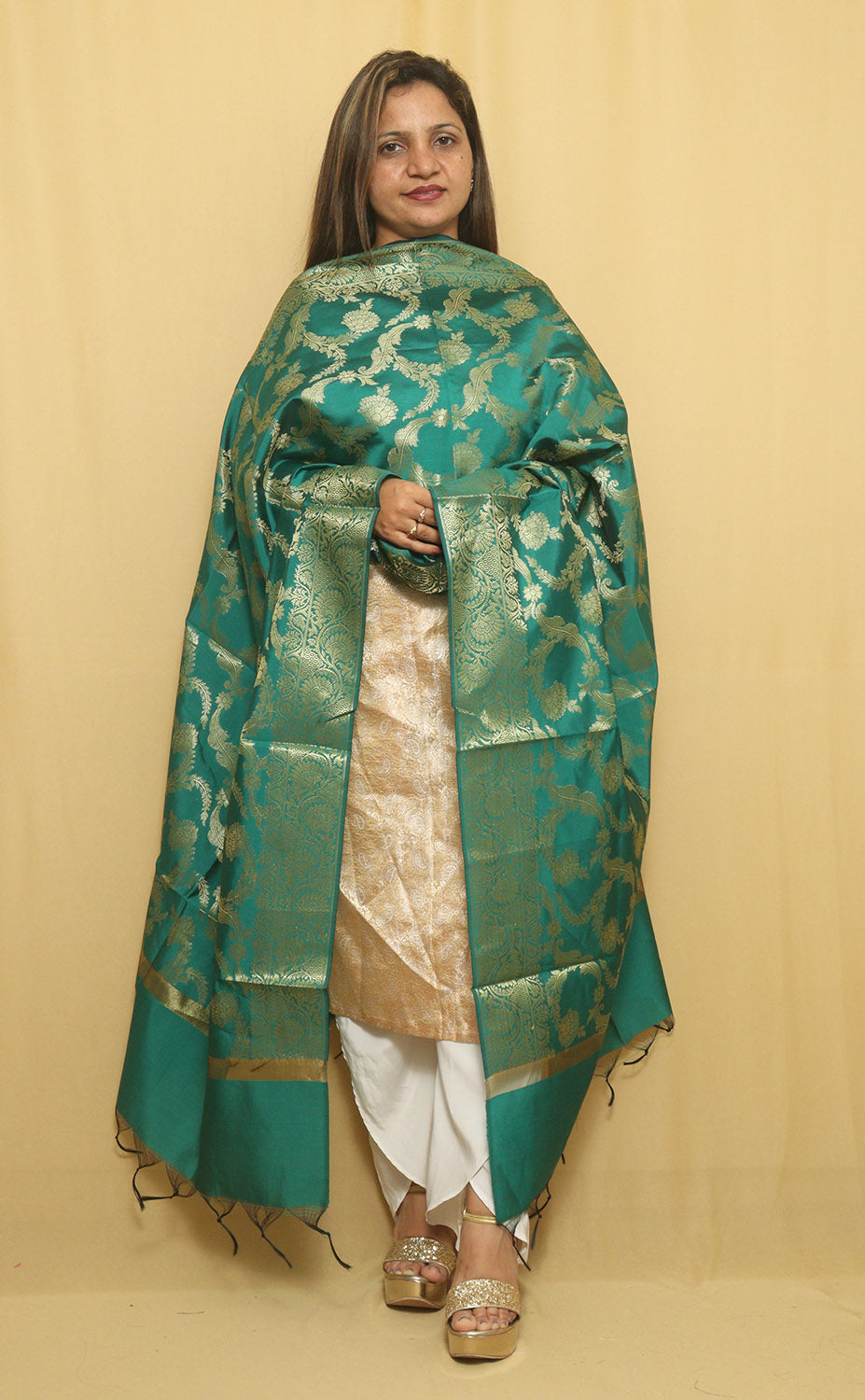 Green Banarasi Silk Dupatta: Stylish Addition to Elegant Outfits - Luxurion World