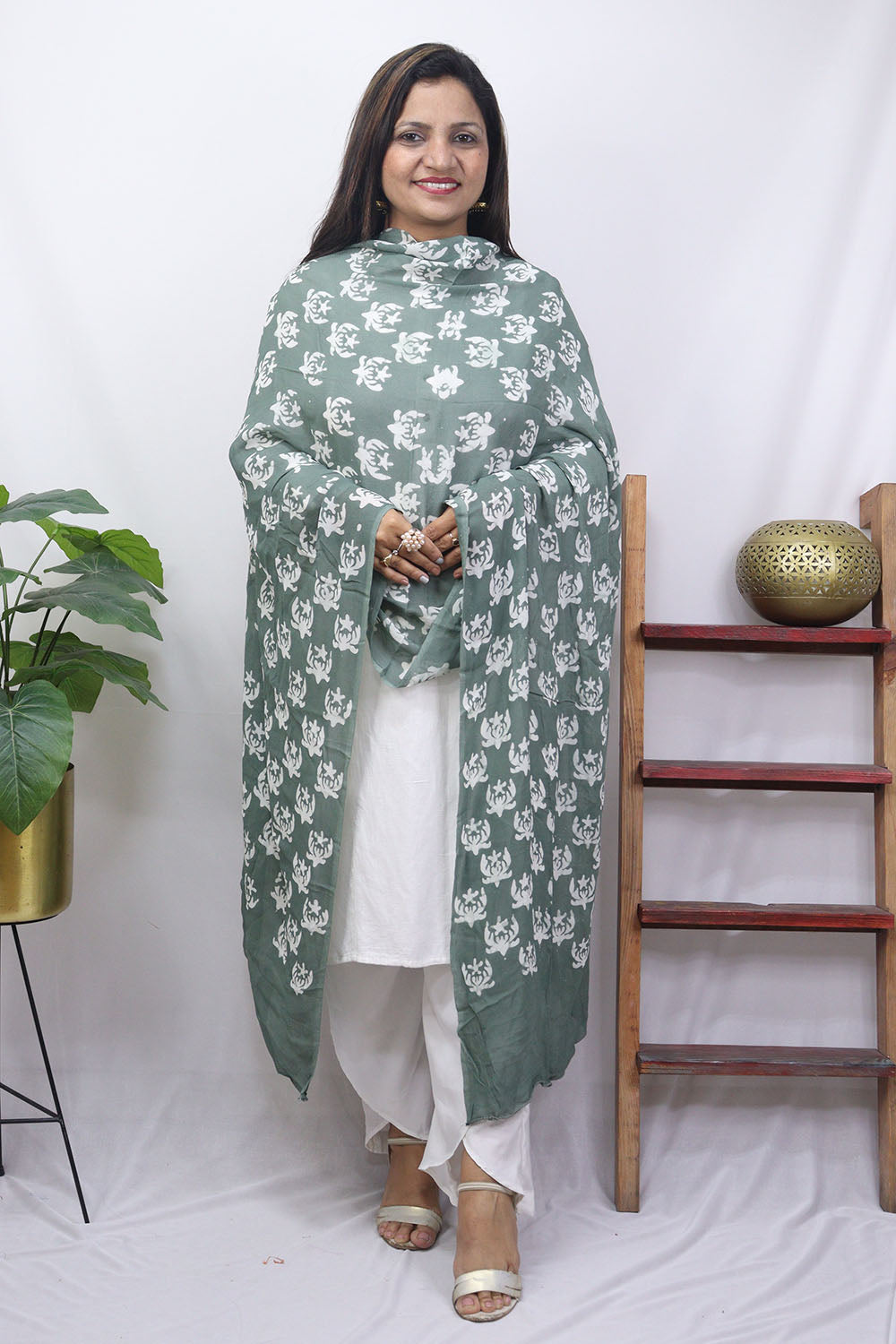 Grey Batik Georgette Dupatta - Luxurion World