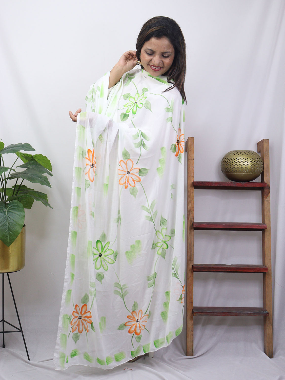 White Hand Painted Chiffon Dupatta - Luxurion World