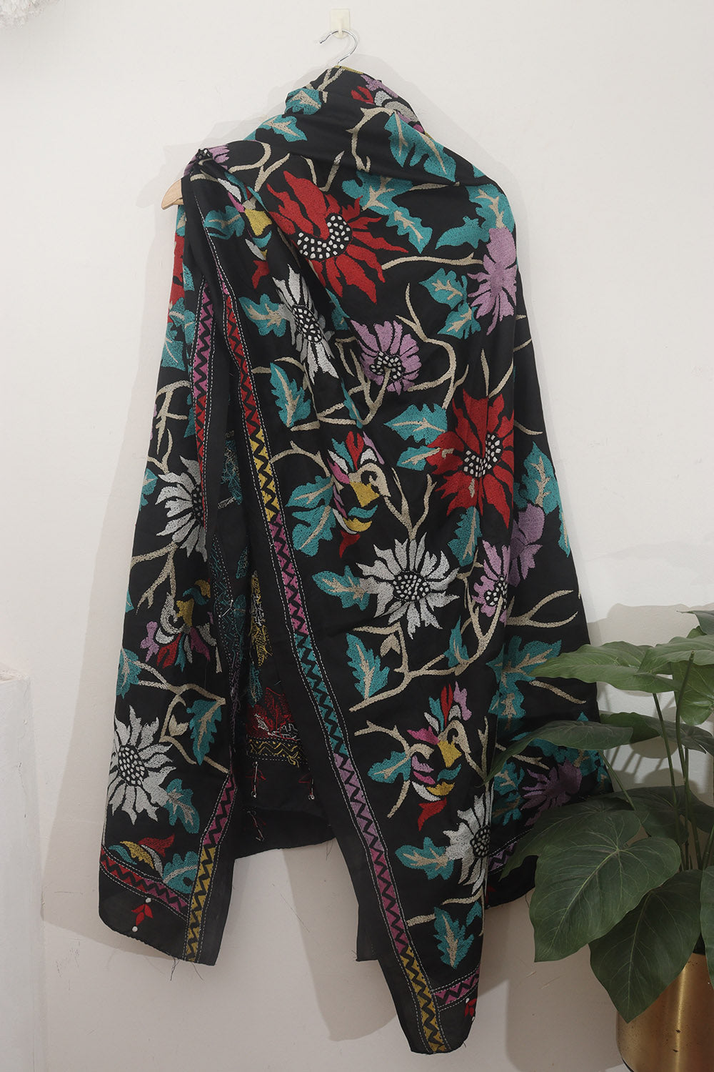 Elegant Black Hand Embroidered Kantha Silk Dupatta - Luxurion World