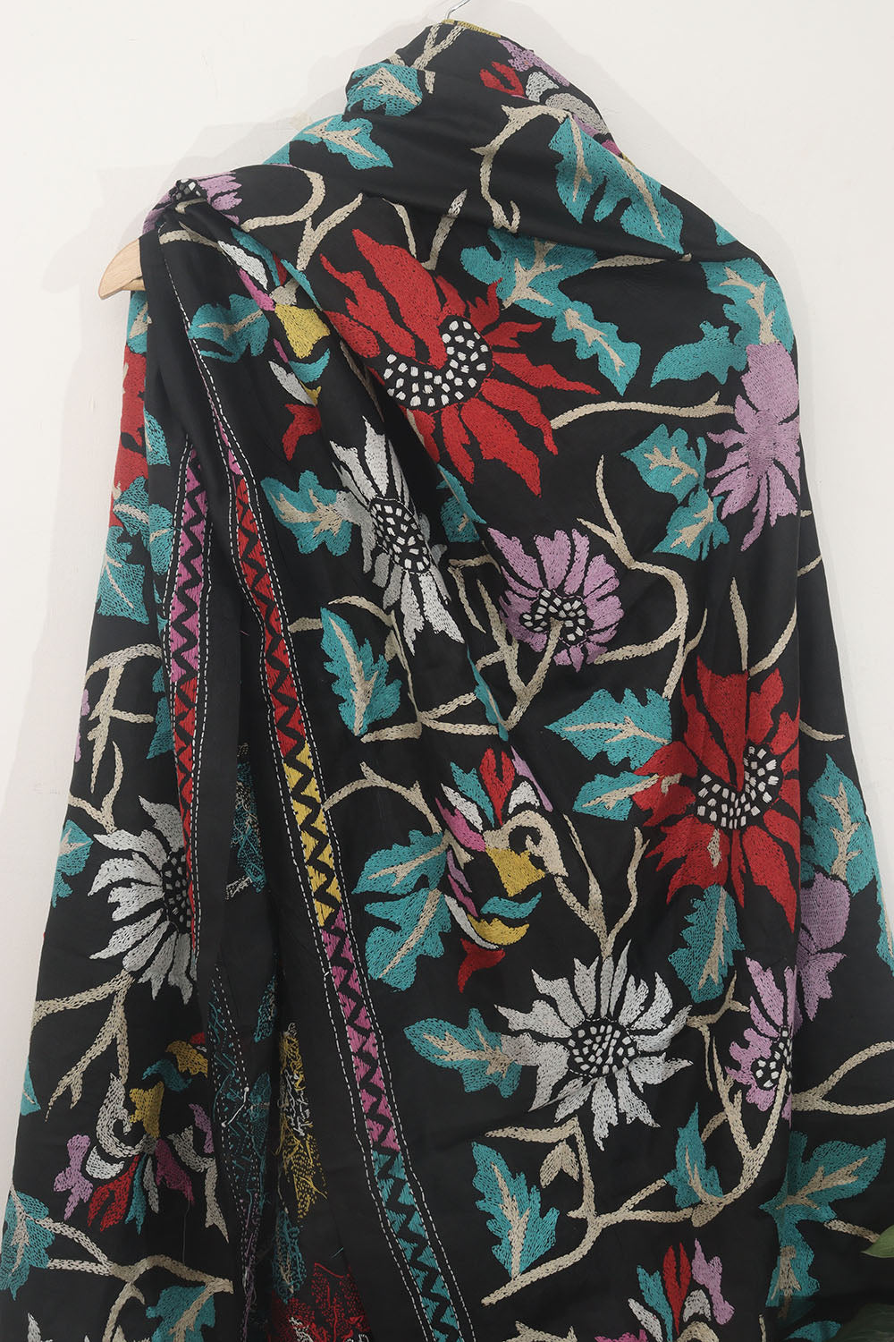 Elegant Black Hand Embroidered Kantha Silk Dupatta - Luxurion World