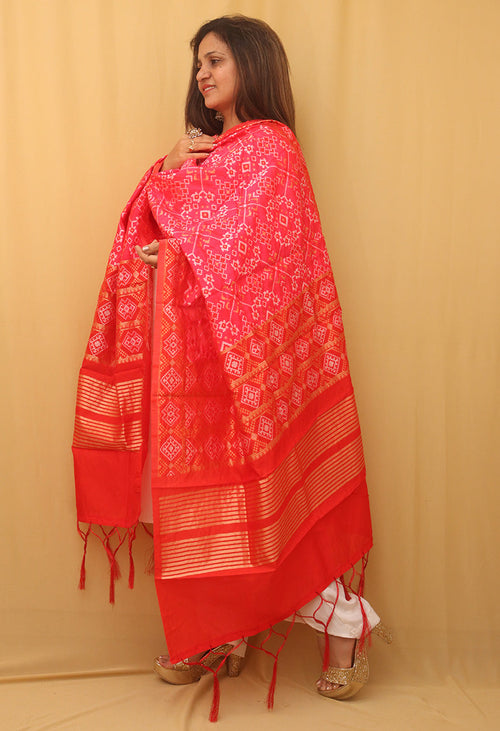 Stunning Pink Patola Silk Dupatta - with a beautifully handcrafted matching tassel - Luxurion World