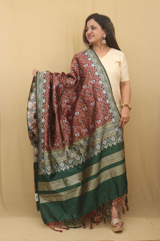 Elegant Maroon Patola Silk Dupatta: A Timeless Accessory - Luxurion World