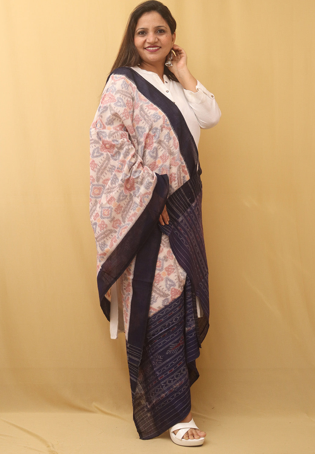 Off White Handloom Sambalpuri Ikat Pure Cotton Dupatta - Luxurion World